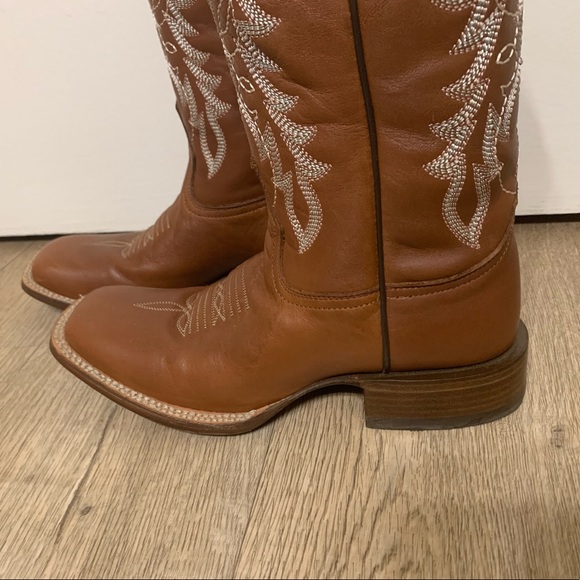 Caborca Silver square toe brown cowboy boots.Size 6 - Picture 7 of 12